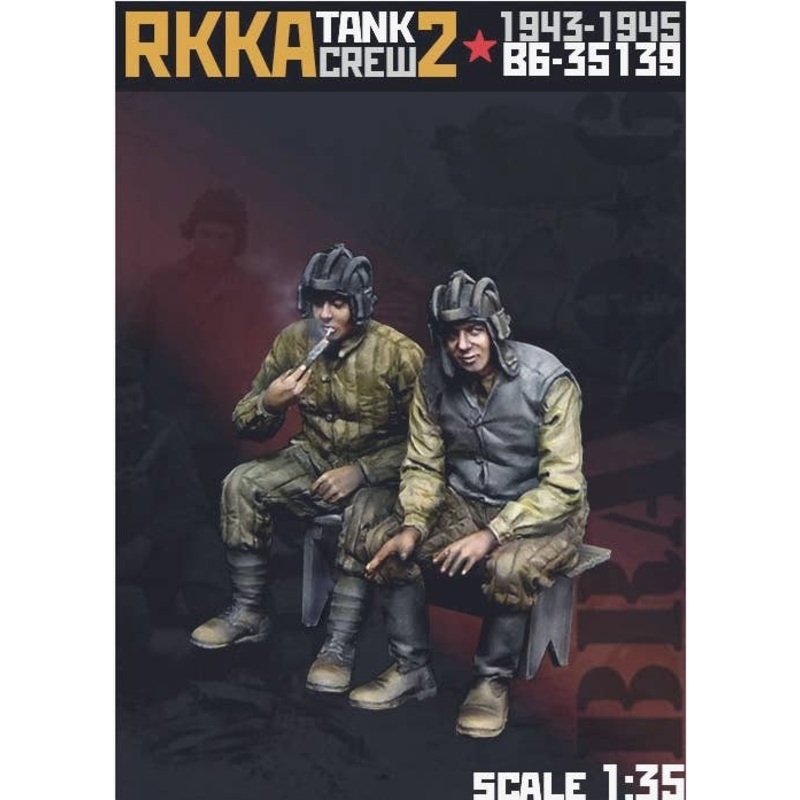 1/35 Soviet Red Army RKKA Tank Soldier 2 Two Tankers Sitting and Resting 1943-45
