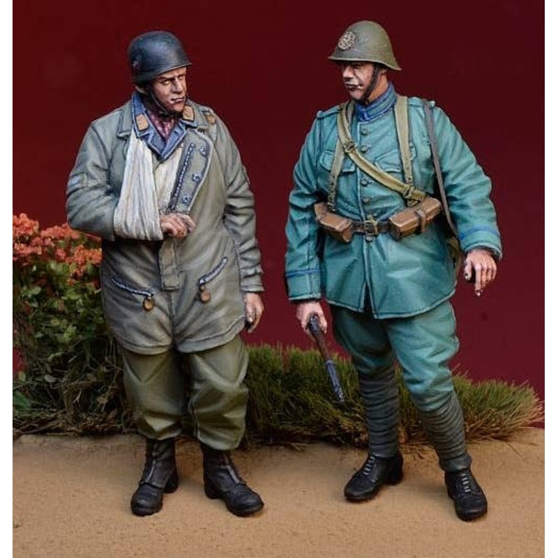 1/35 WWII Dutch Infantryman with Captured Fallschirmjager Holland 1940