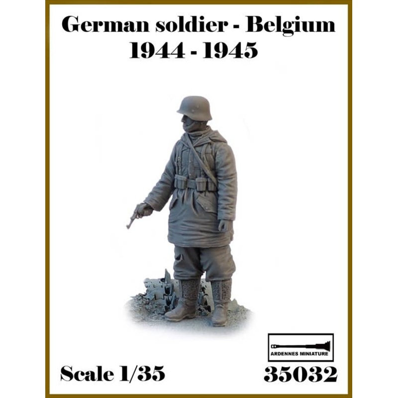 1/35 WWII German Belgian Battle 1944-1945 #5 Soldier with Pistol (1pcs)