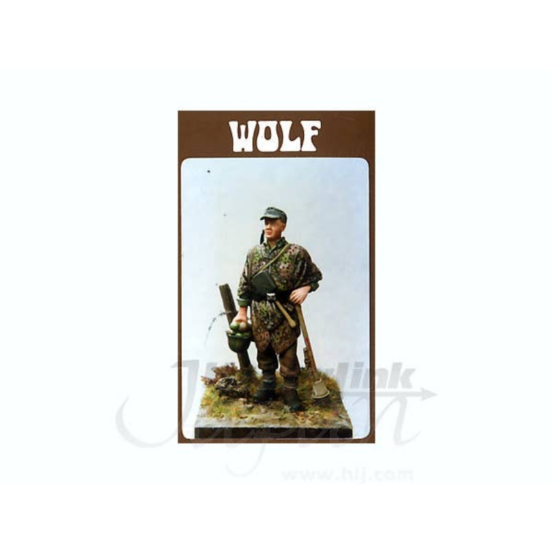 1/35 German Soldier in Zeltbahn WWII