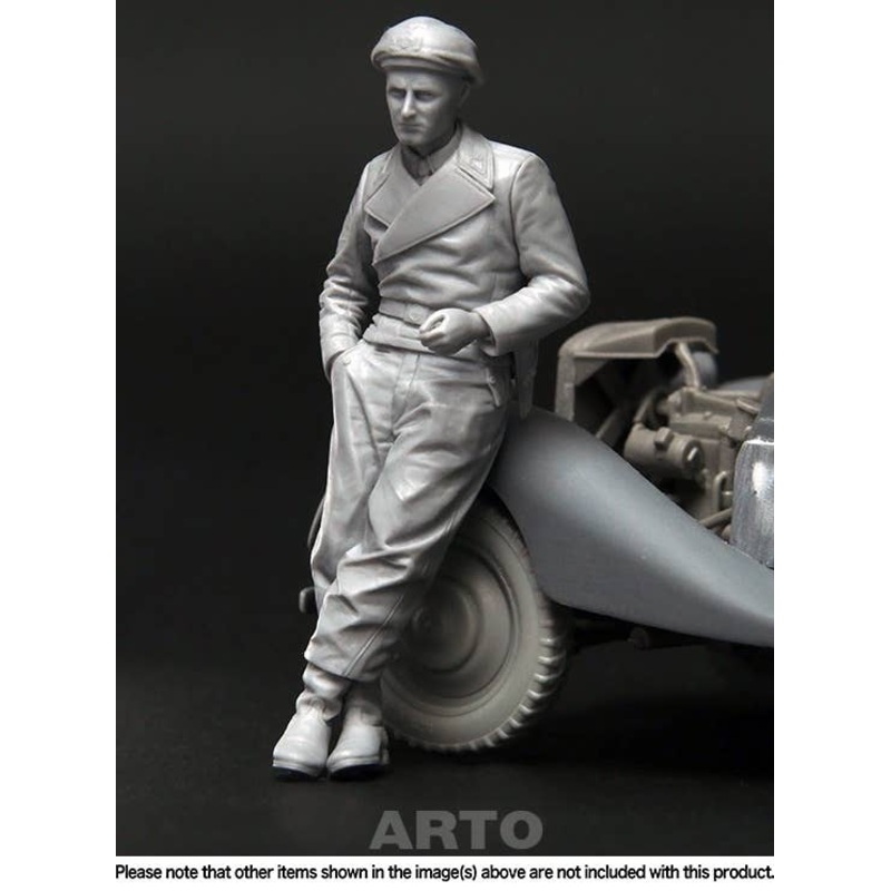 1/35 Non-Commissioned Officer Leaning Back From 1935 To 1940