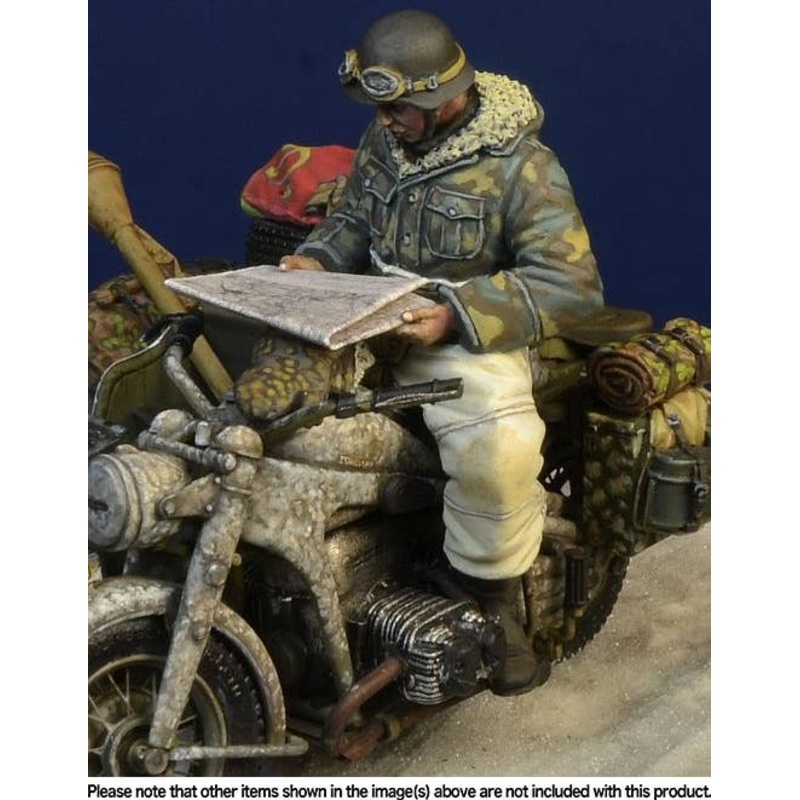 1/35 WW.II German Waffen-SS View Map Motorcycle Soldier Hungary 1945 Winter