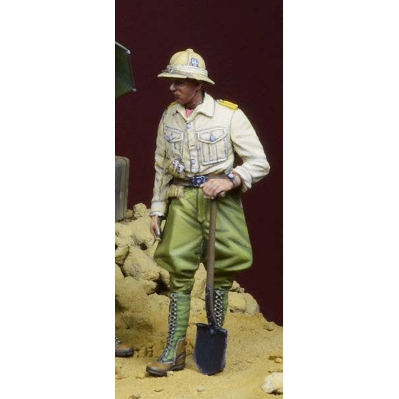 1/35 WWII German DAK Soldier with Shovel, North Africa 1941-43