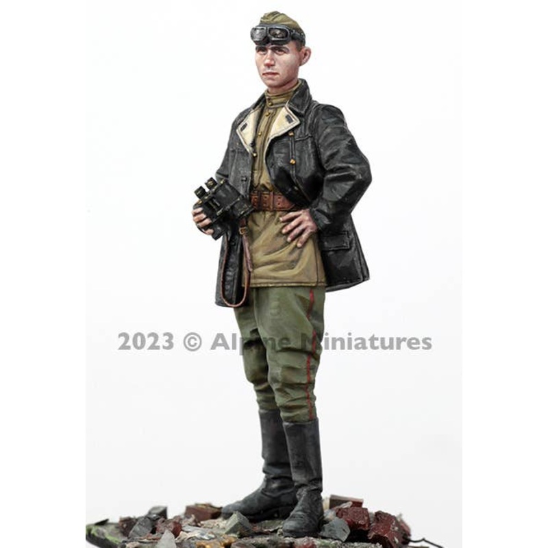 1/35 WWII Russian Soviet Tank Crew Officer #1