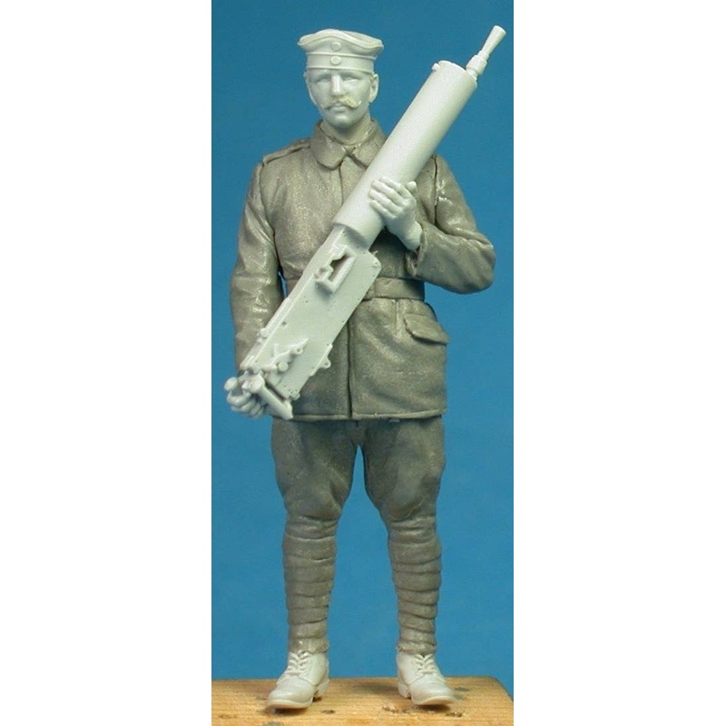1/35 German Armored Car Crewman with MG 08