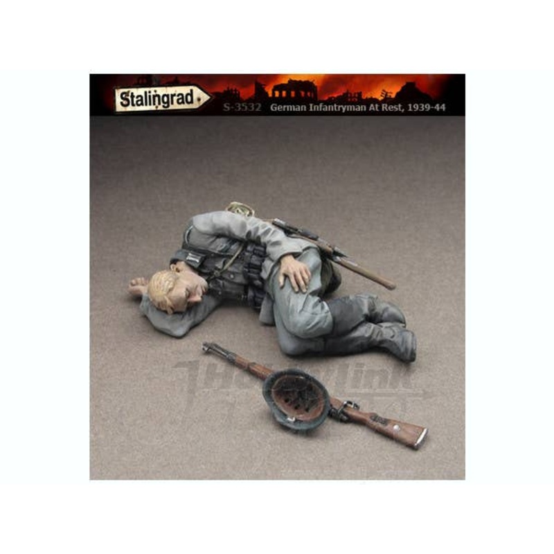 1/35 German Infantryman At Rest #2 1939-44