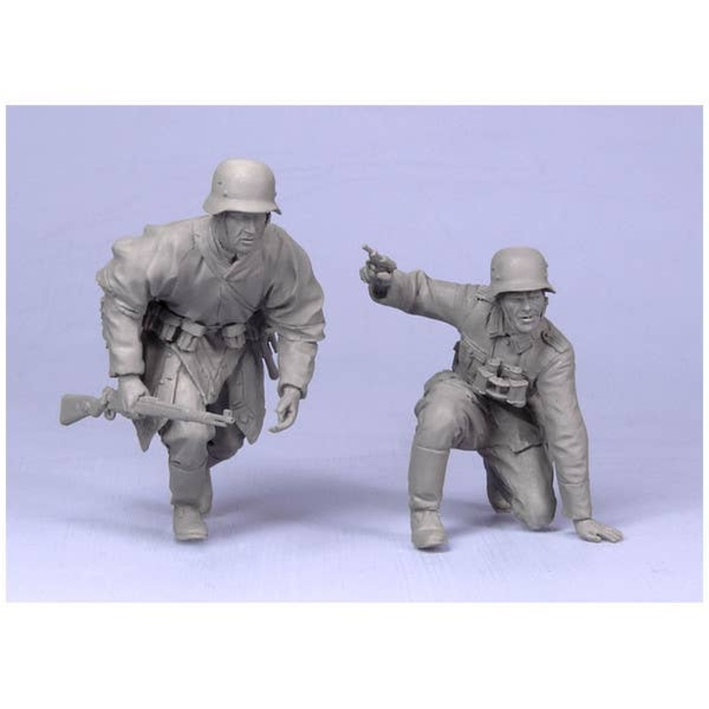 1/35 German Officer and Infantryman Summer 1939-43 (2pcs)
