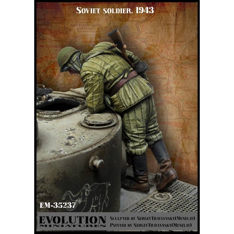 1/35 Infantry Looking Into the Hatch of a WWII Russian/ Soviet Red Army Tiger Tank, 1943