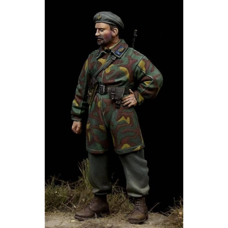 1/35 Italian Paratrooper Officer Nembo Division WWII