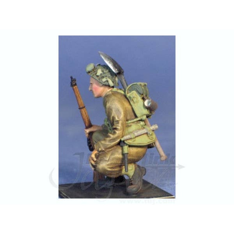 1/35 UK Soldier Kneeling