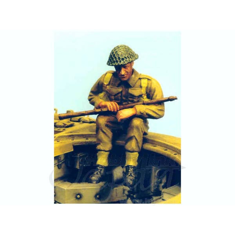1/35 UK Soldier Seated with Rifle #1