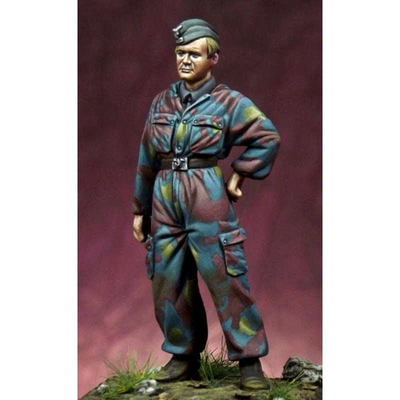 1/35 WW.II German SS Panzer Crewman 1