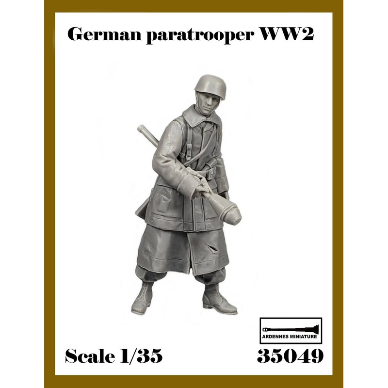 1/35 WWII German Paratrooper with Panzerfaust (1pcs)
