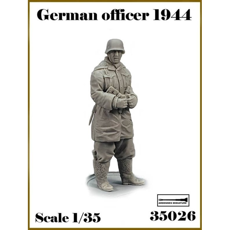 1/35 WWII German Soldier 1944-45 #2 Officer with binoculars (1pcs)