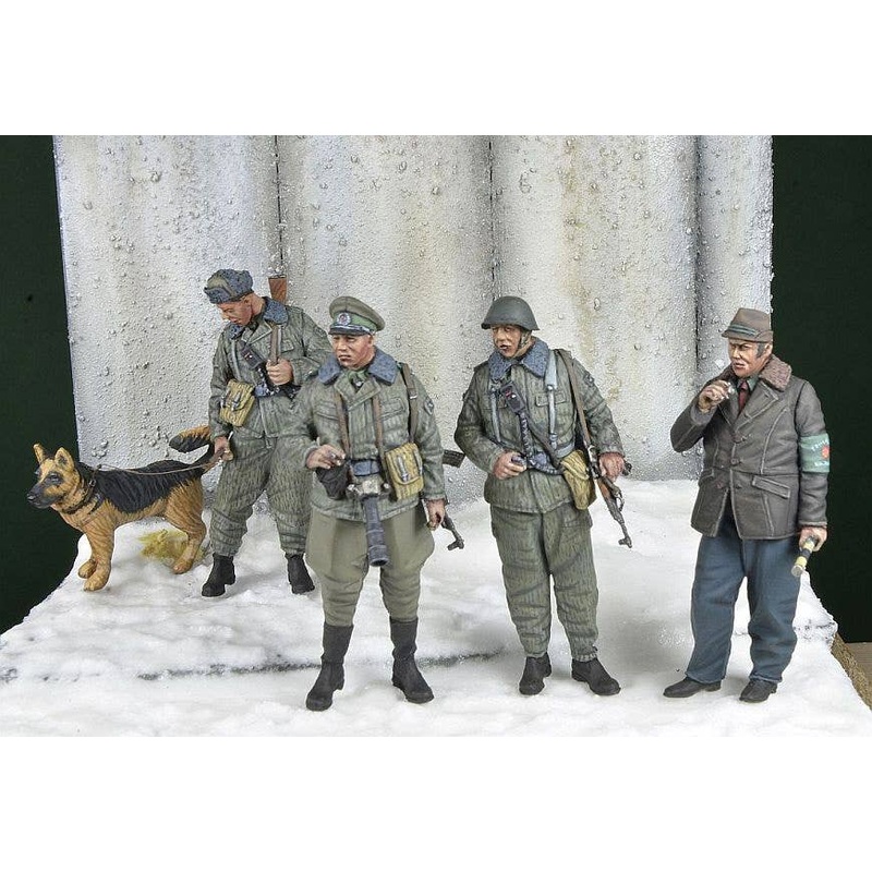 1/35 Current use East Germany Berlin Wall DDR Border Guard 1970-80s Winter (Set of 4)