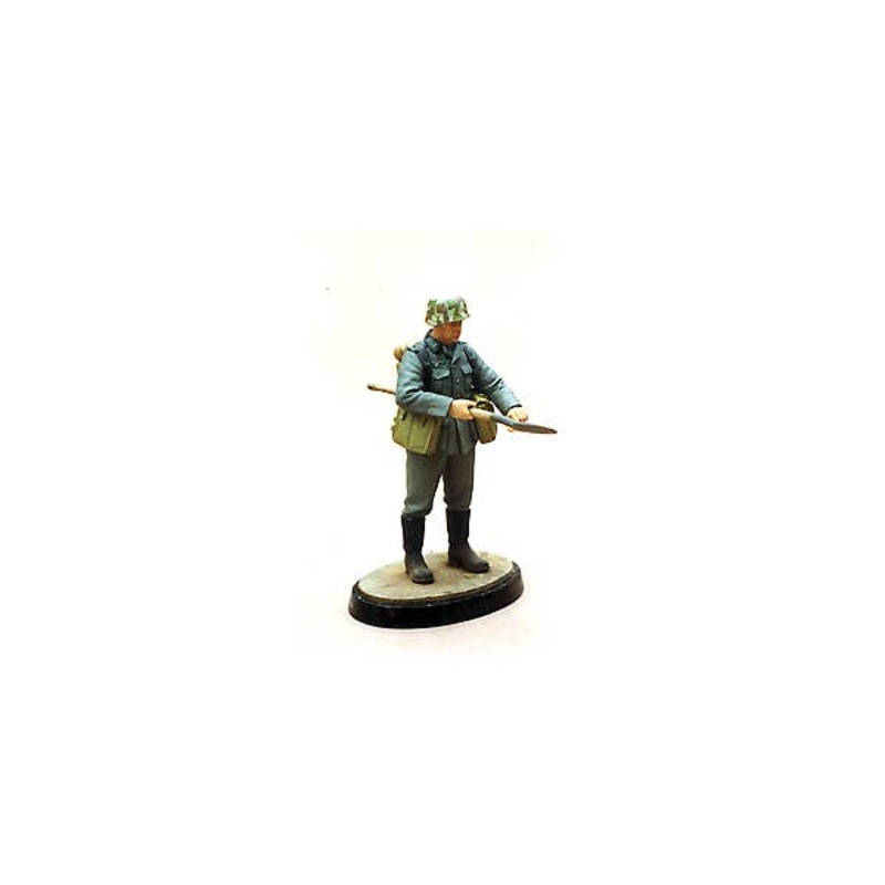 1/35 German Combat Engineer Cleaning Spade