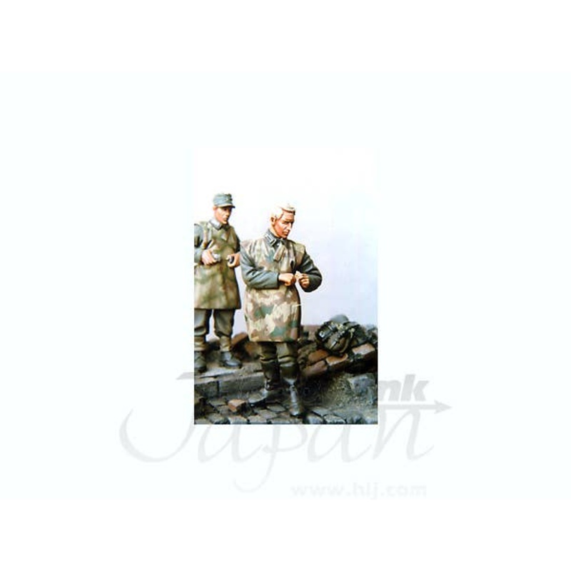 1/35 German Soldier in Camouflage Apron No. 1 Germany 1944-45