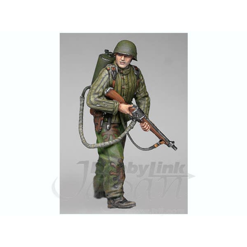 1/35 Soviet Assault Group  Flame Thrower Operator 1944-
