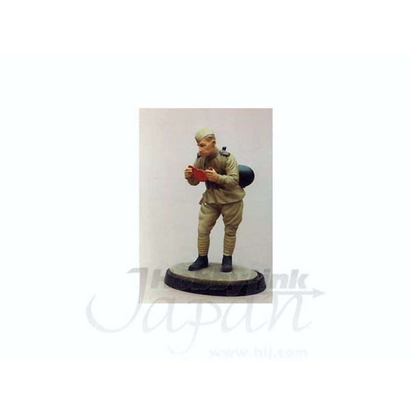 1/35 Soviet Soldier WWII Eating Melon Slice