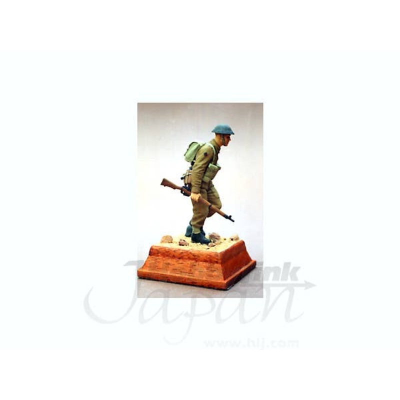1/35 UK/Canadian Infantry Advancing Crouched