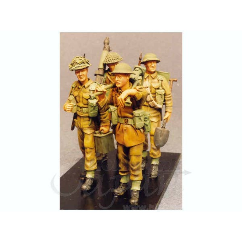 1/35 Vickers Crew Marching (includes four figures)