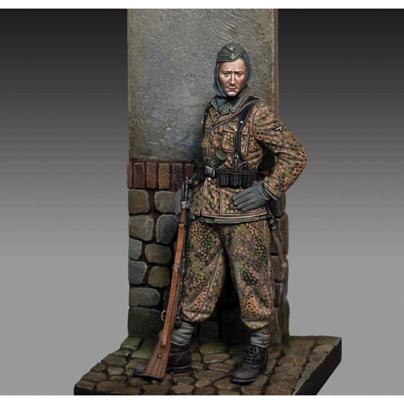 1/35 Waffen SS Grenadier with rifle