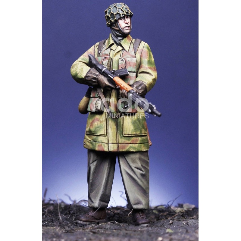 1/35 WWII German Fallschirmjager Ardennes with FG42 Automatic Rifle 1944 / 45