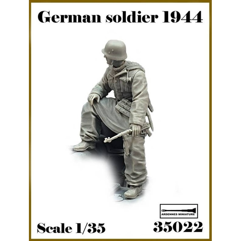 1/35 WWII German Soldier 1944 #1 (1pcs)
