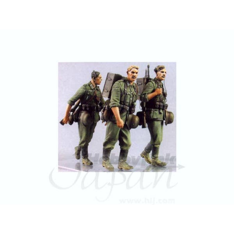 1/35 Barbarossa V, German Infantrymen with Radio Tom.Fu.d2, Summer 1941 (3 figures)
