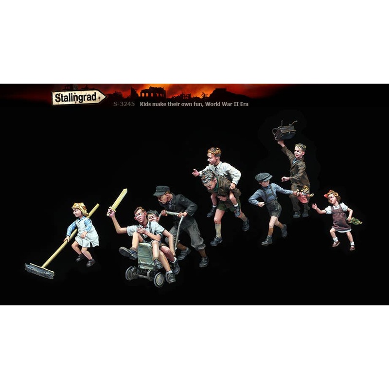 1/35 Kids make their own fun, World War II Era