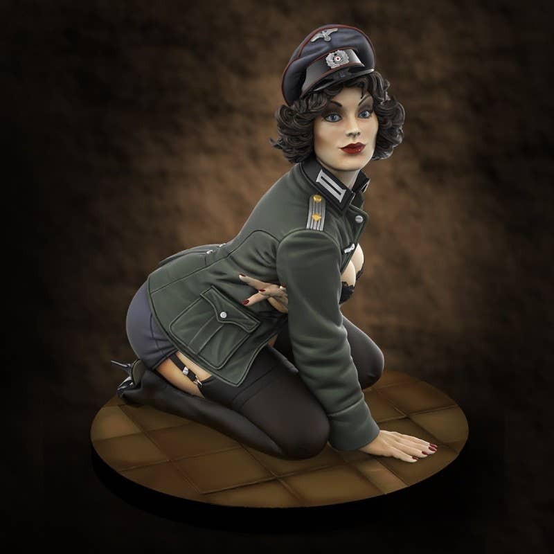1/35 Pin-Up German Officer