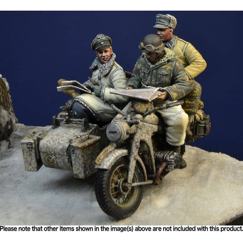 1/35 WW.II German Waffen-SS Sidecar Crew Set Hungary 1945 Winter