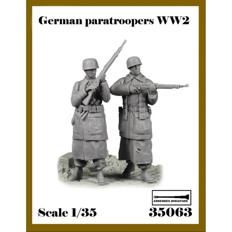 1/35 WWII German Fallschirmjager Alert Set (2 pieces)