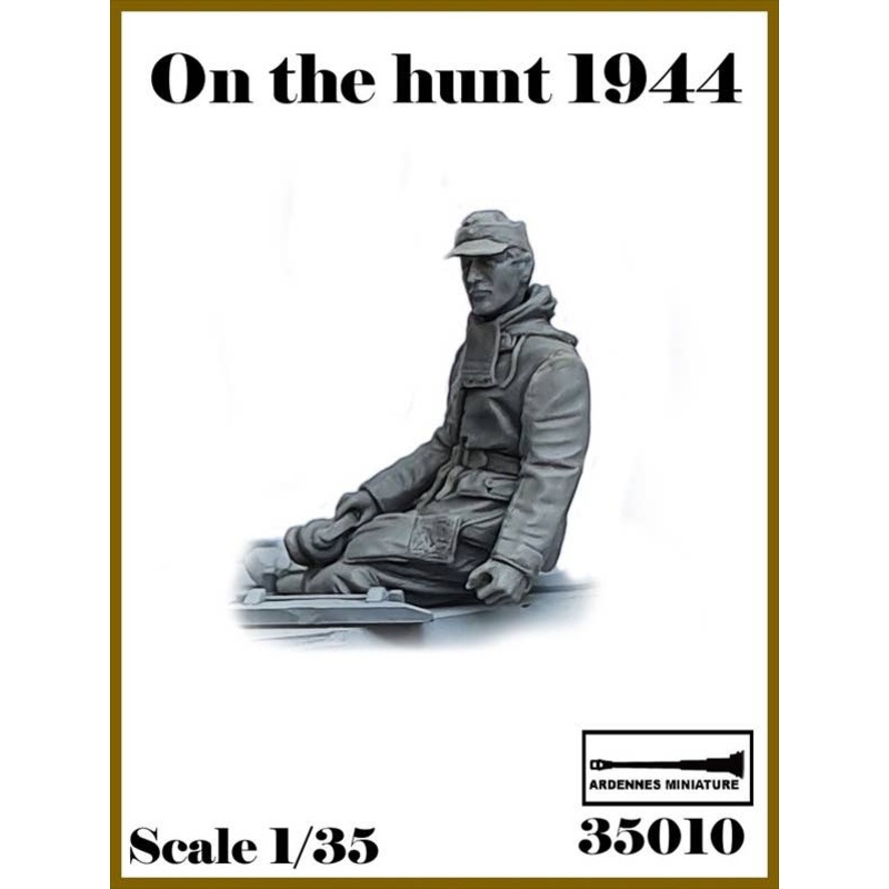 1/35 WWII German Scouting #3 Soldier Sitting in Hatch (1pcs)