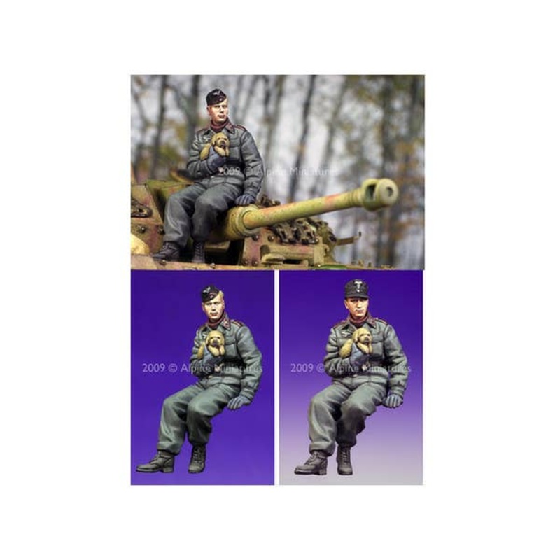 1/35 German Panzer Crewman with Puppy