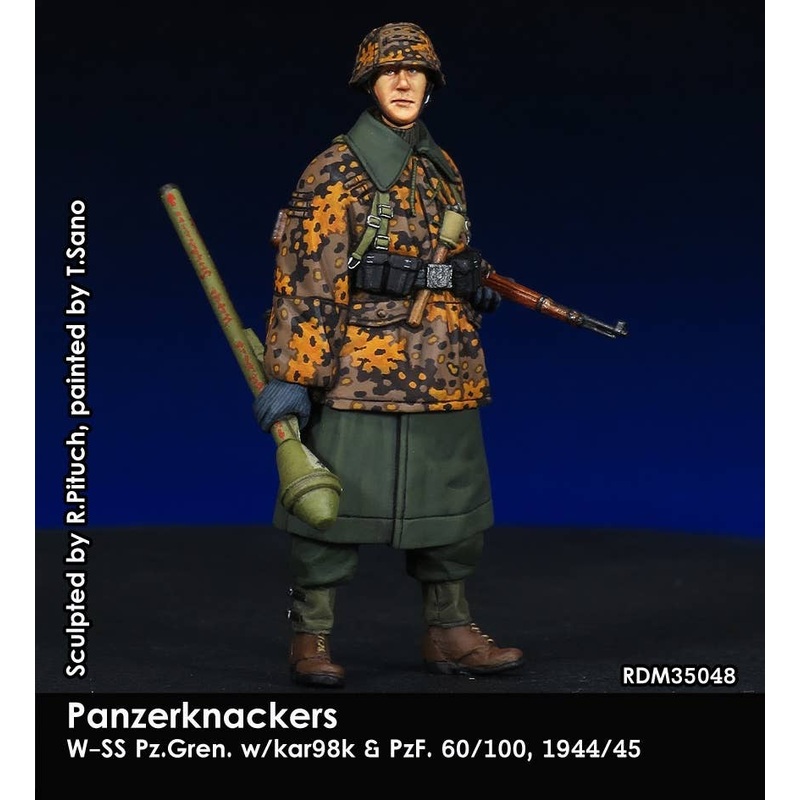 1/35 WW.II German Waffen SS Grenadier Kar98k Rifle & Panzerfaust 60/100 1944 - 45