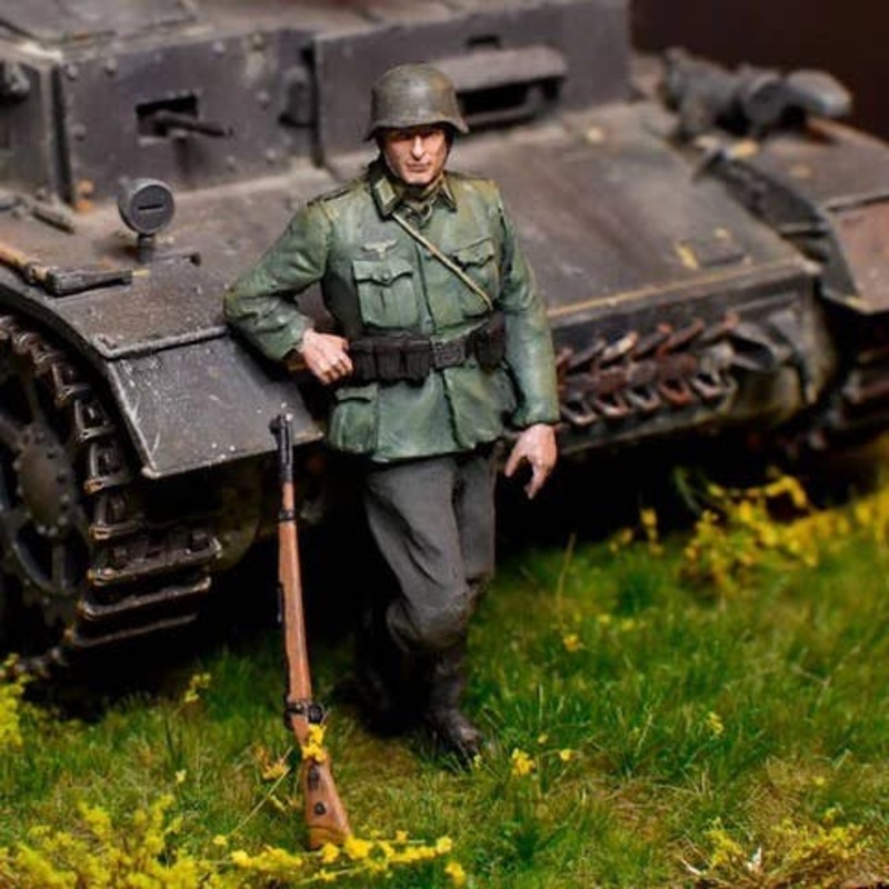 1/35 WW2 German Infantry Josef w/K98