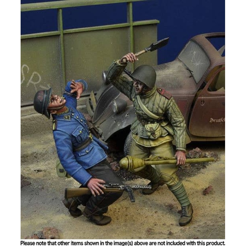 1/35 WWII German-Russian Close Combat German-Soviet Soldier Berlin 1945 (2 Figure Set)