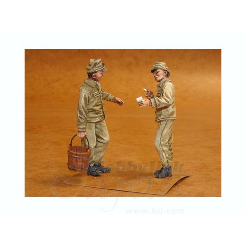1/32 Japanese Mechanics WWII (2 figures)