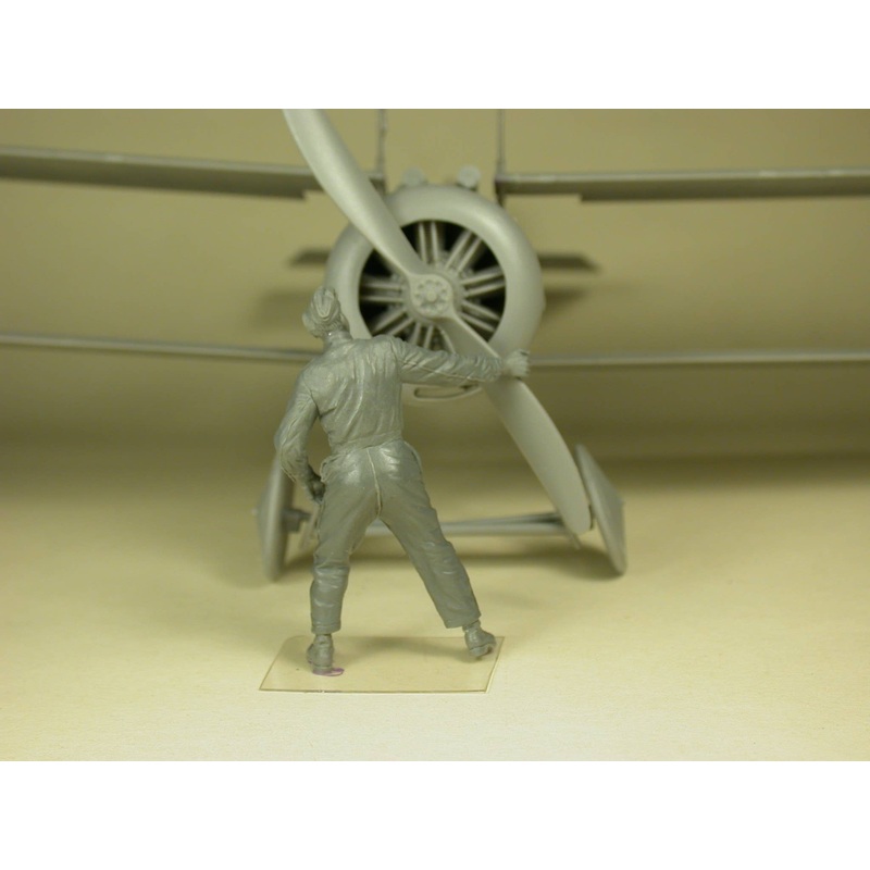 1/32 RFC Air Mechanic Spinning The Propeller