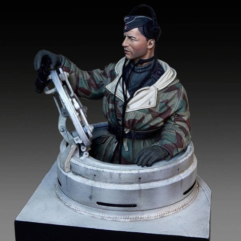1/10 German tanker in winter dress with Tiger I Early cupola