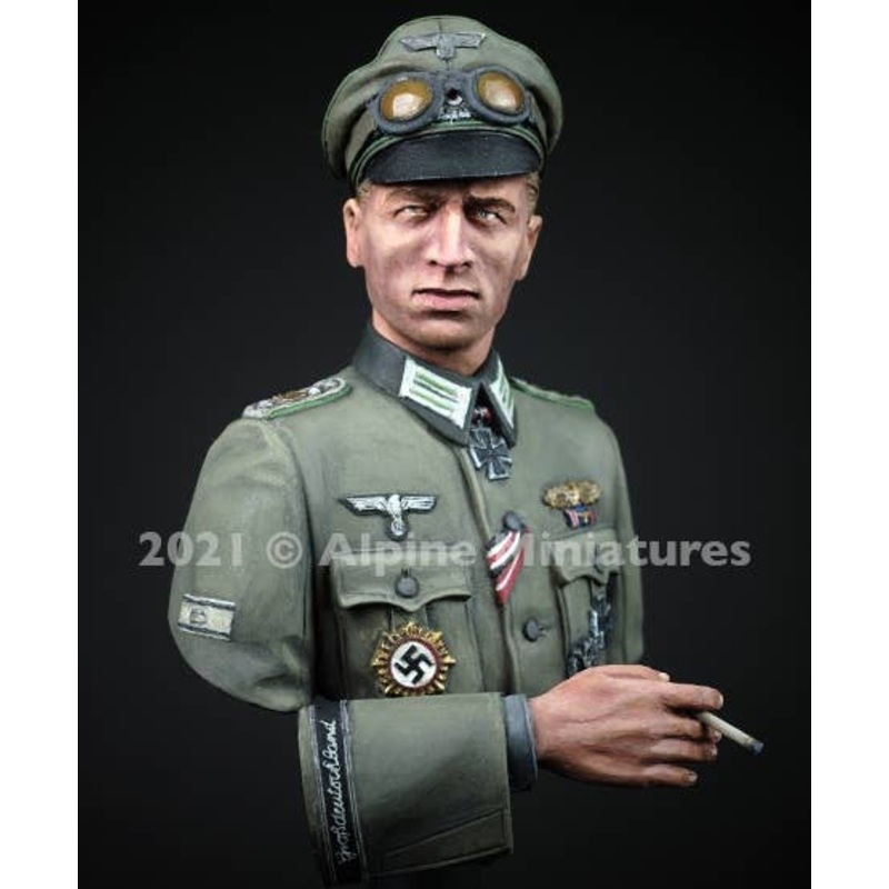1/16 WW.II German Bust Captain Gross Deutschland Division