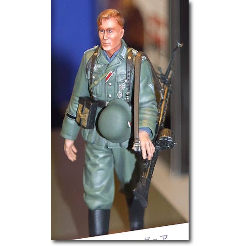1/16 WWII Wehrmacht Infantryman (on Maneuver)