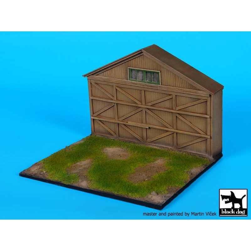1/72 Airfield with hangar WWI Base