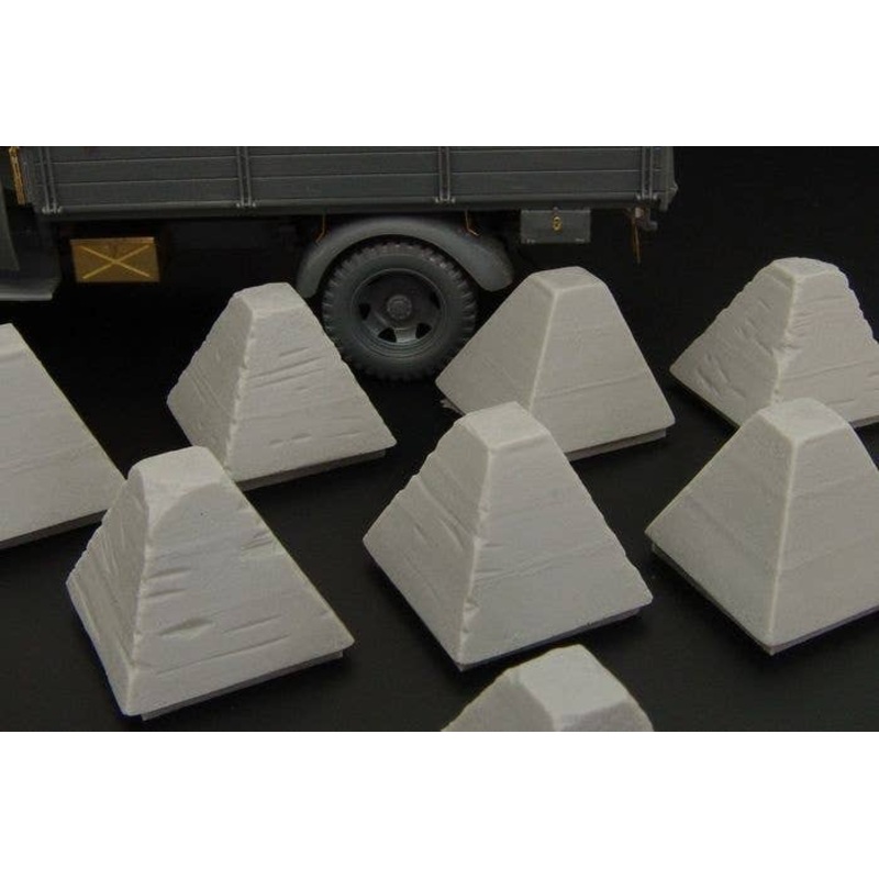 1/48 Dragon's Teeth tank traps