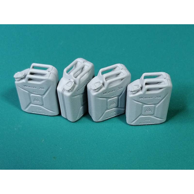 1/35 WW German Drinking Water Jerrycan Set