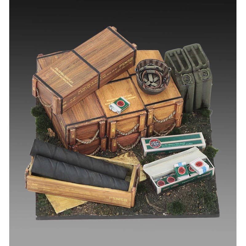1/35 Base with 105 mm Ammo with Cases (cm 4x4)
