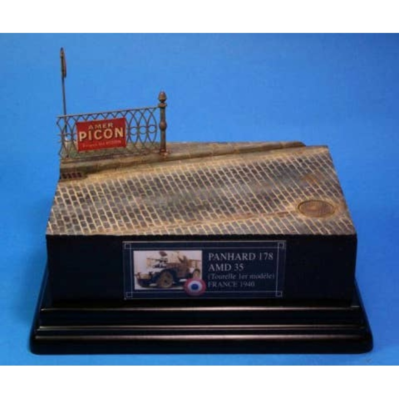 1/35 Base with Paving Stone