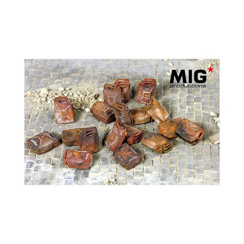1/35 Burnt Out German Jerry Cans (18 pcs)