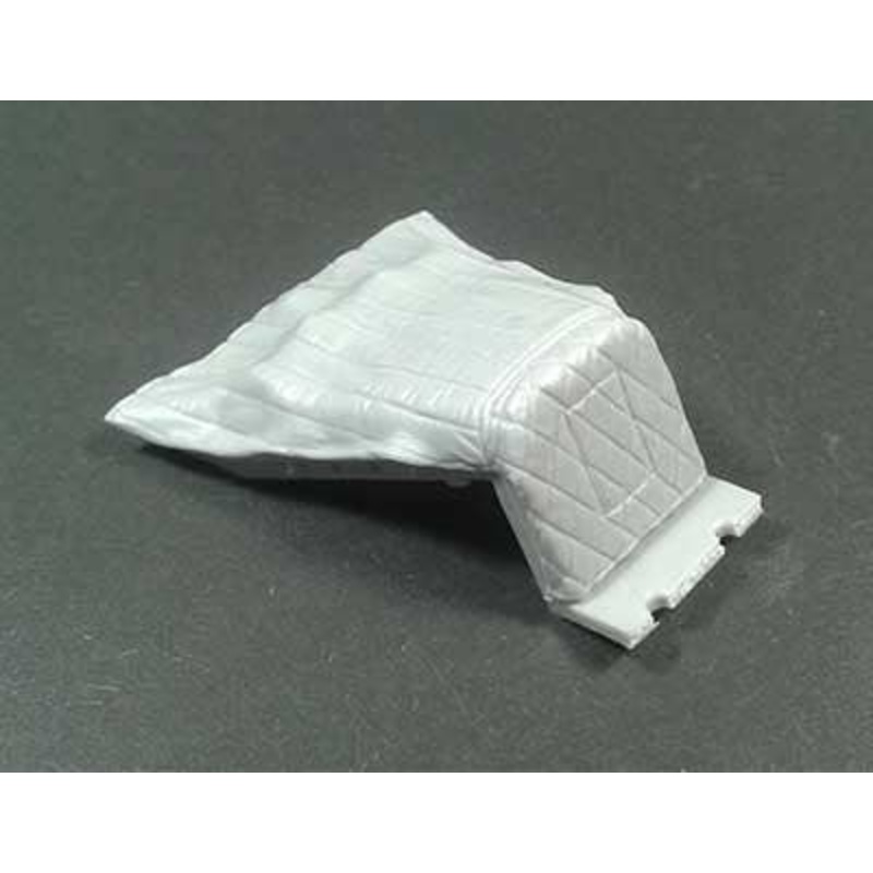 1/35 GAZ-67 Engine Deck with Canvas Cover